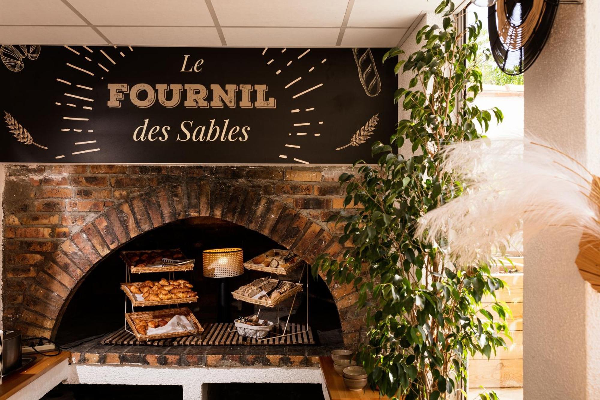 Hotel Les Sables - Urban Style - By Logis Hotels Canet-en-Roussillon Bagian luar foto